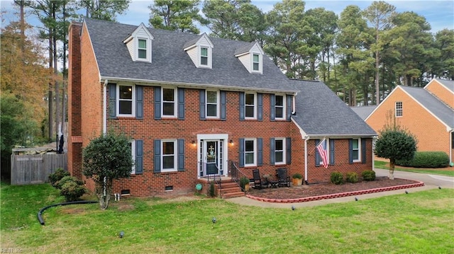 view of front of house with a front lawn