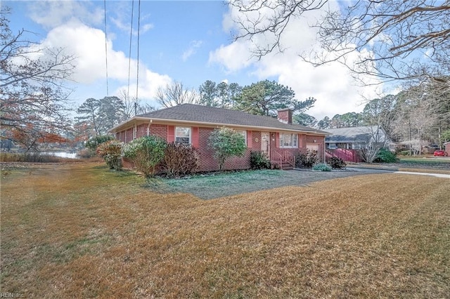 ranch-style house featuring a front yard