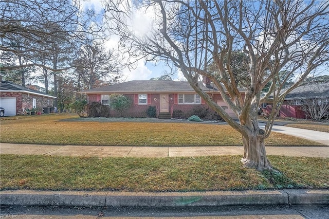 view of front facade featuring a front yard