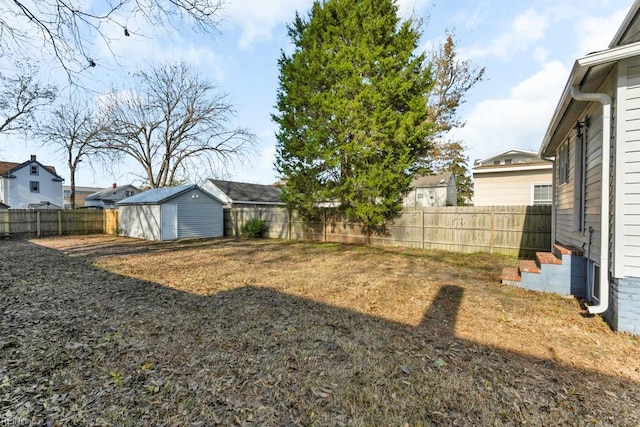 view of yard featuring a shed