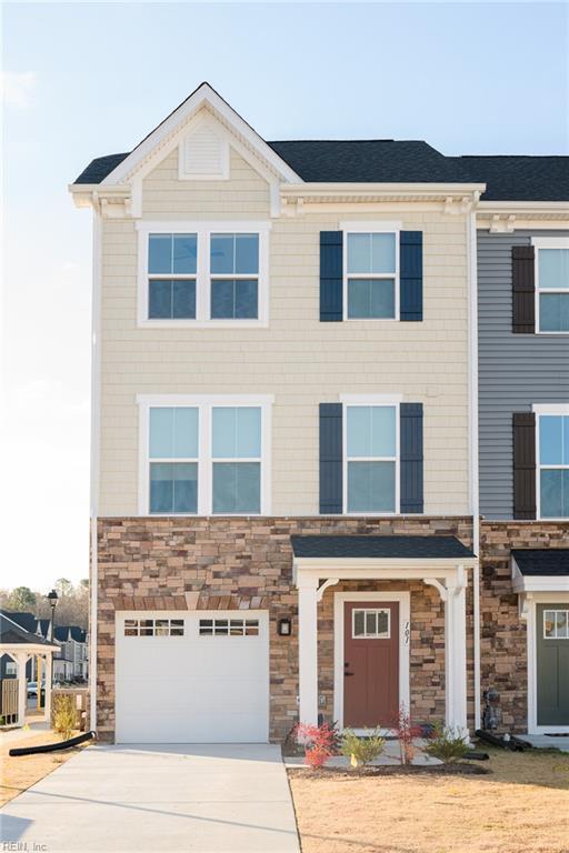 townhome / multi-family property featuring a garage