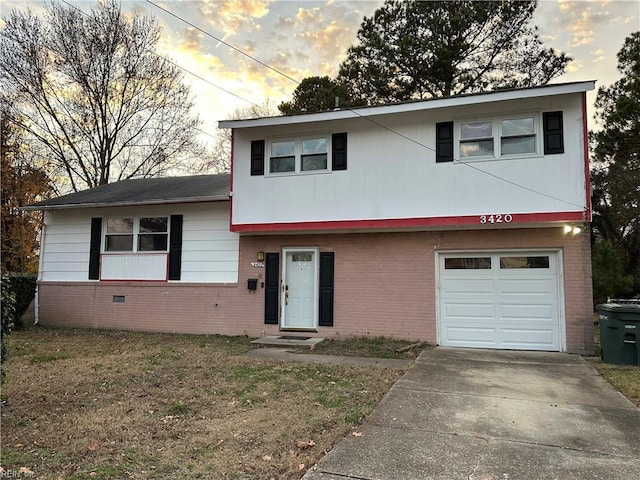 view of front of home featuring a garage