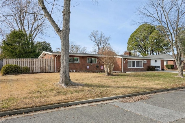 ranch-style house featuring a front lawn