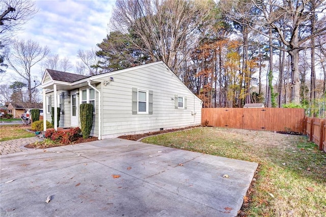 view of side of property featuring a yard