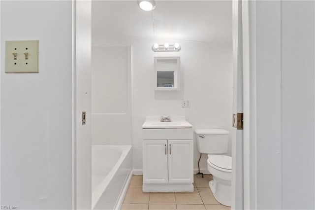 bathroom featuring tile patterned floors, vanity, toilet, and a bathing tub