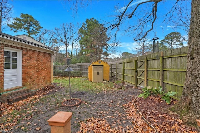 view of yard with a storage shed