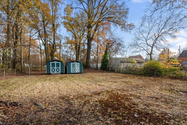 view of yard with a storage shed