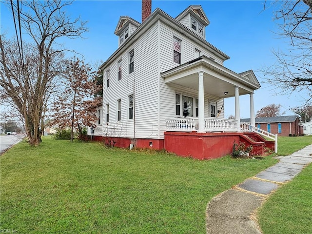 view of front facade featuring covered porch and a front yard