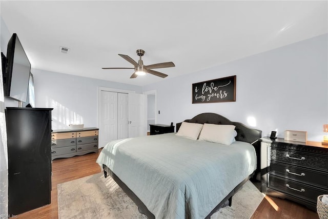 bedroom featuring a closet, light hardwood / wood-style flooring, and ceiling fan