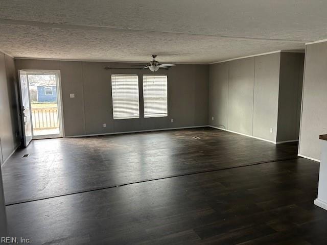 unfurnished room featuring ceiling fan and a textured ceiling