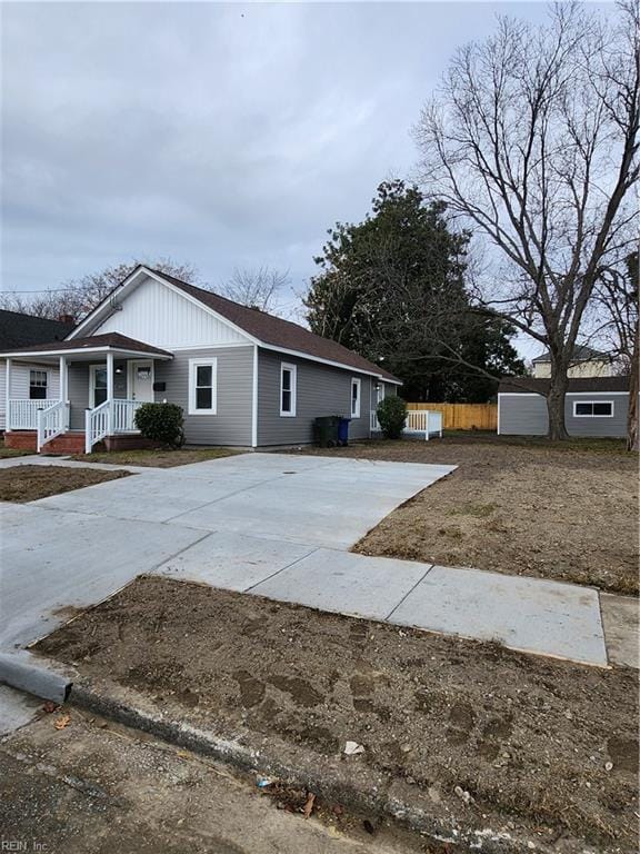 view of front of property with an outbuilding