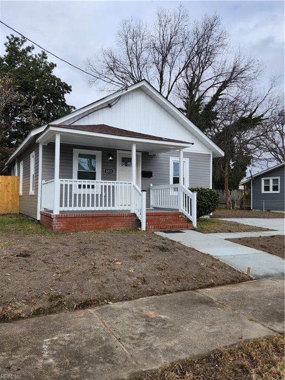 bungalow featuring a porch