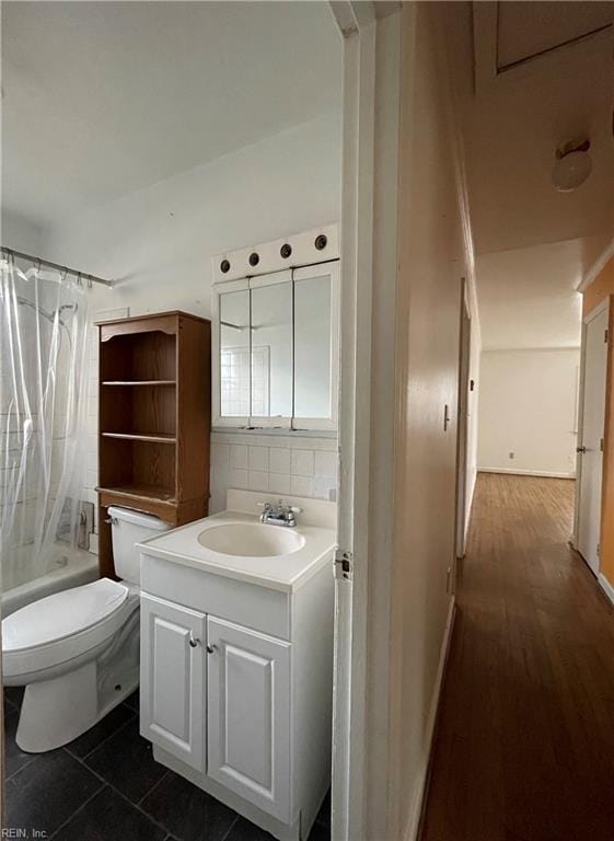 full bathroom featuring backsplash, vanity, shower / bathtub combination with curtain, tile patterned flooring, and toilet