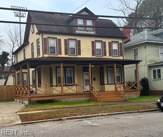 view of front of home featuring a porch