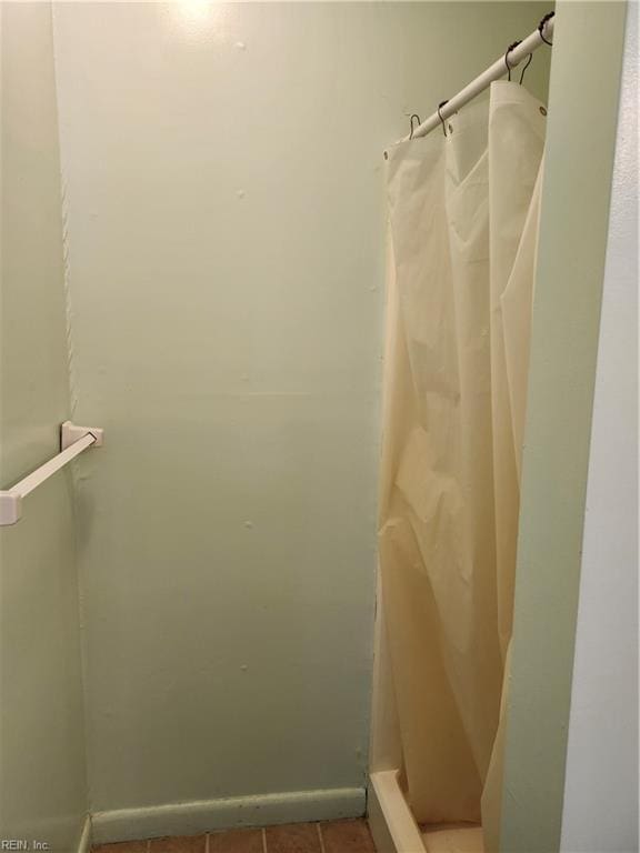 bathroom featuring a shower with curtain