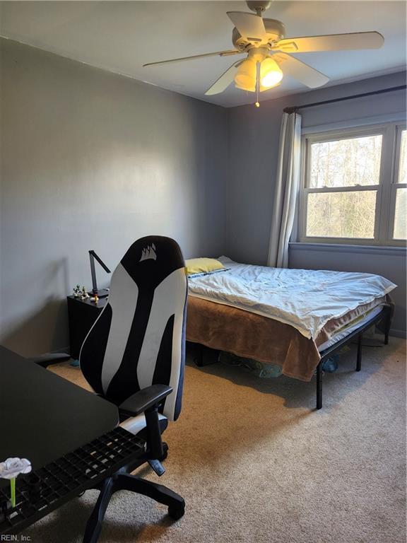 bedroom featuring carpet floors and ceiling fan