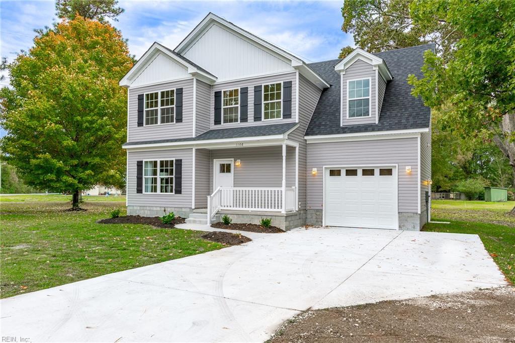 view of front facade featuring a front yard and a garage