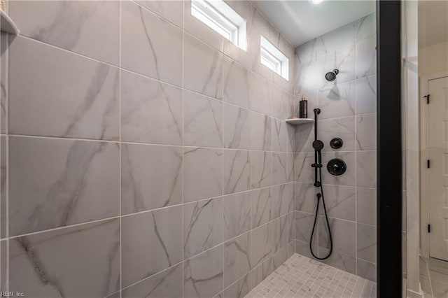 bathroom featuring a tile shower