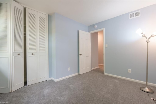 unfurnished bedroom with carpet flooring and a closet