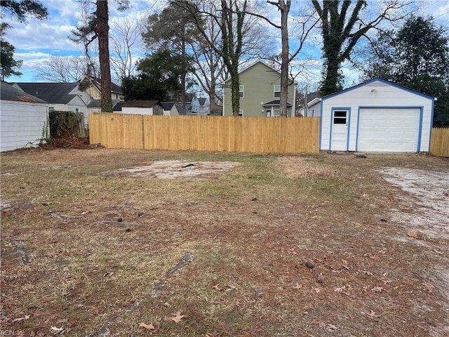 view of yard with an outdoor structure