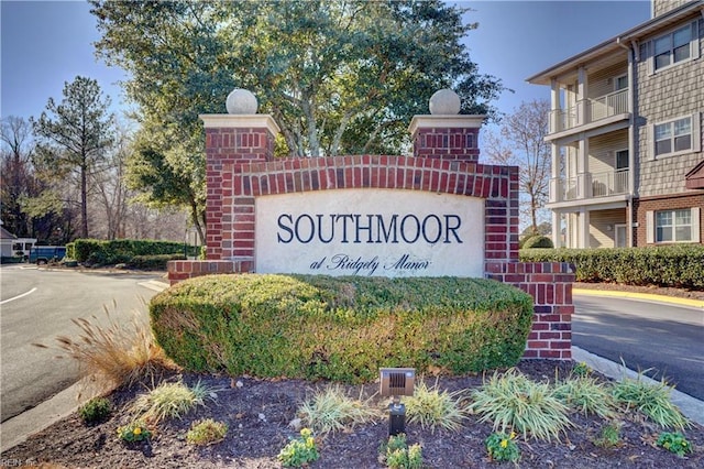 view of community / neighborhood sign