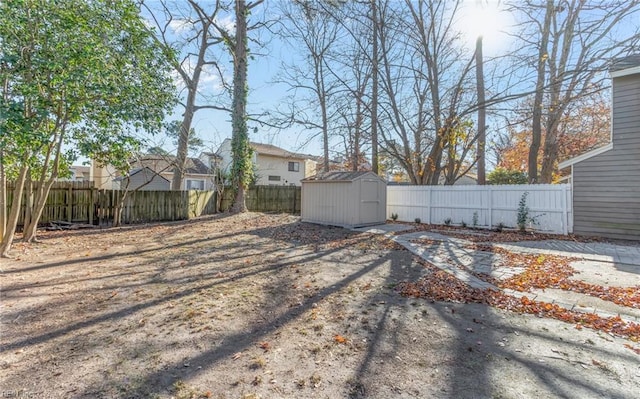 view of yard with a shed