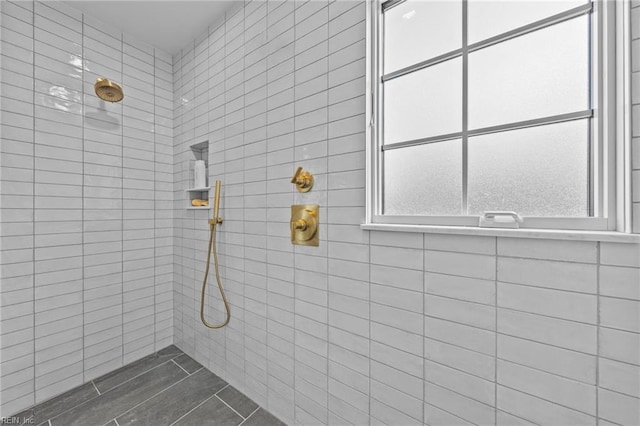 bathroom featuring tiled shower