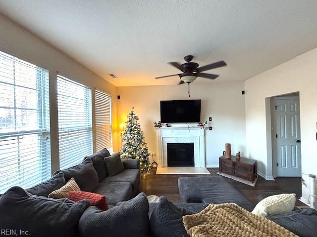 living room with dark hardwood / wood-style floors and ceiling fan