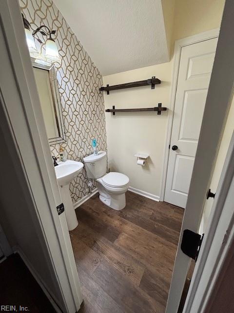 bathroom featuring hardwood / wood-style floors, a textured ceiling, toilet, and sink