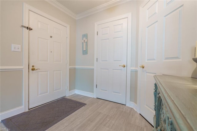 entrance foyer featuring light wood-type flooring and crown molding