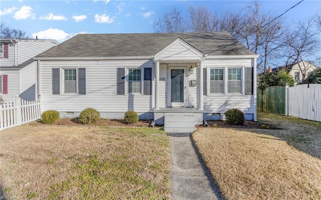 bungalow-style home featuring a front lawn