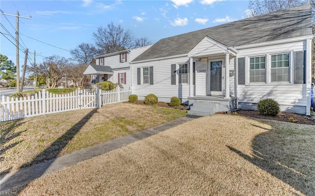 view of front of property with a front yard