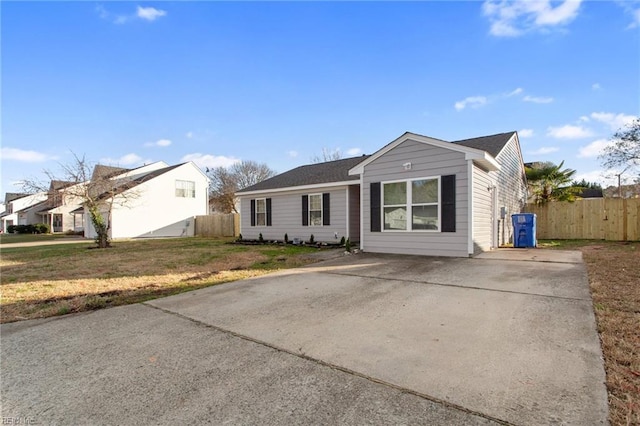 view of front facade with a front yard