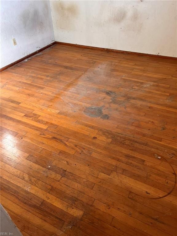 room details featuring hardwood / wood-style floors