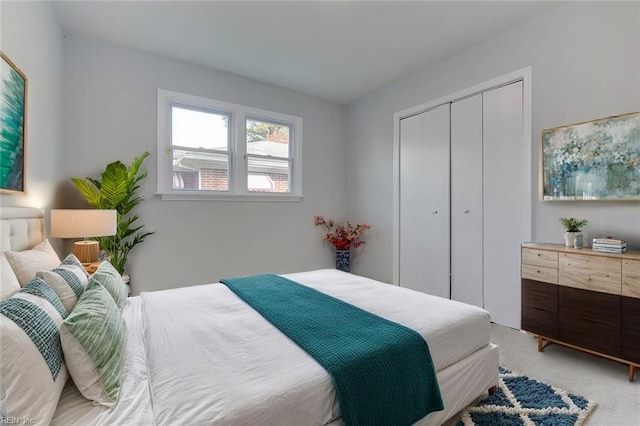 bedroom with carpet flooring and a closet