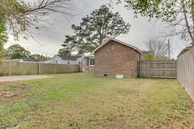 view of yard with a patio