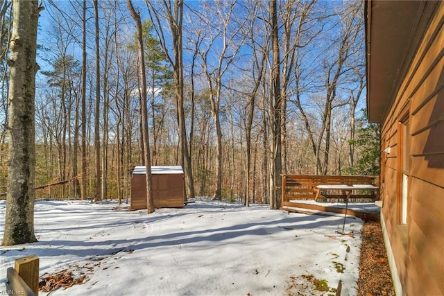 view of yard layered in snow