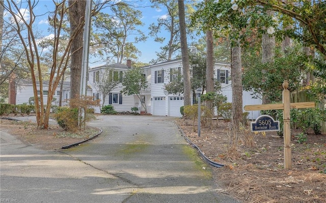 view of front facade featuring a garage