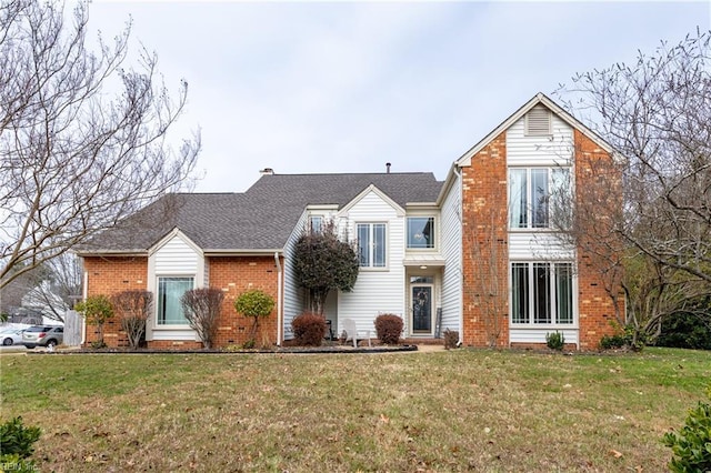 view of front property featuring a front lawn