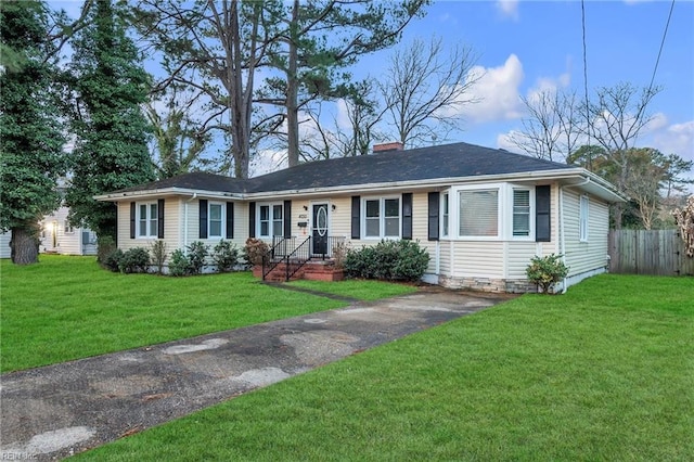 single story home with a front yard