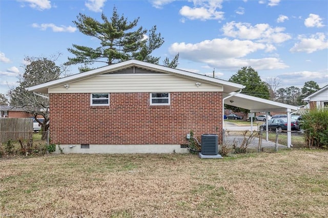 view of side of home with a carport, central air condition unit, and a yard