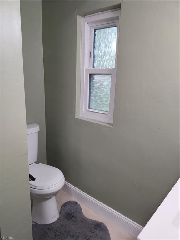 bathroom featuring toilet