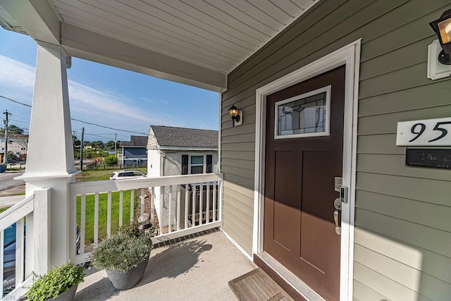 entrance to property featuring covered porch