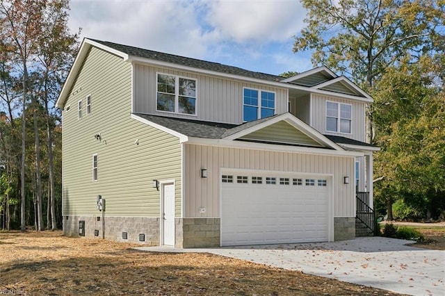 craftsman house featuring a garage