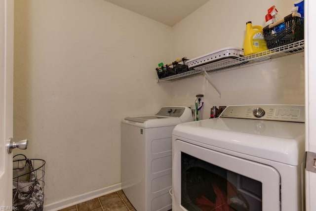 laundry room featuring dark tile patterned flooring and independent washer and dryer