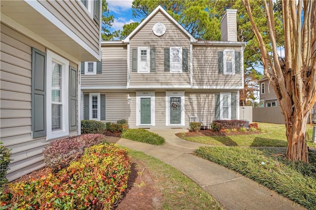 view of front of house featuring a front lawn