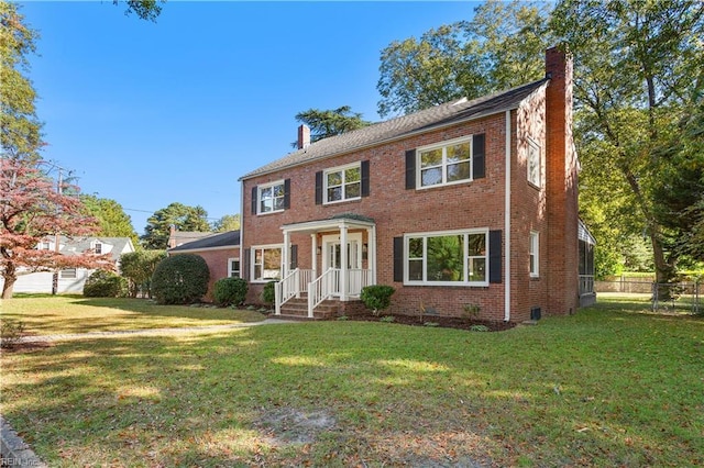 colonial house featuring a front lawn