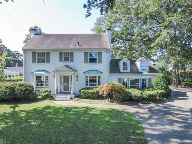 colonial inspired home with a front yard