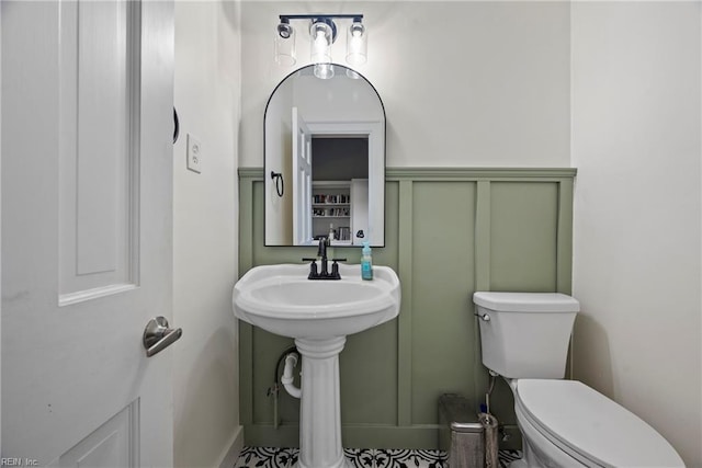 bathroom featuring toilet