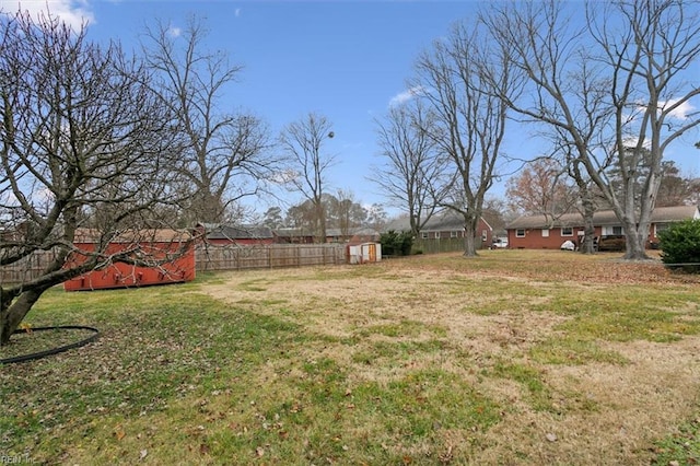 view of yard featuring a storage shed